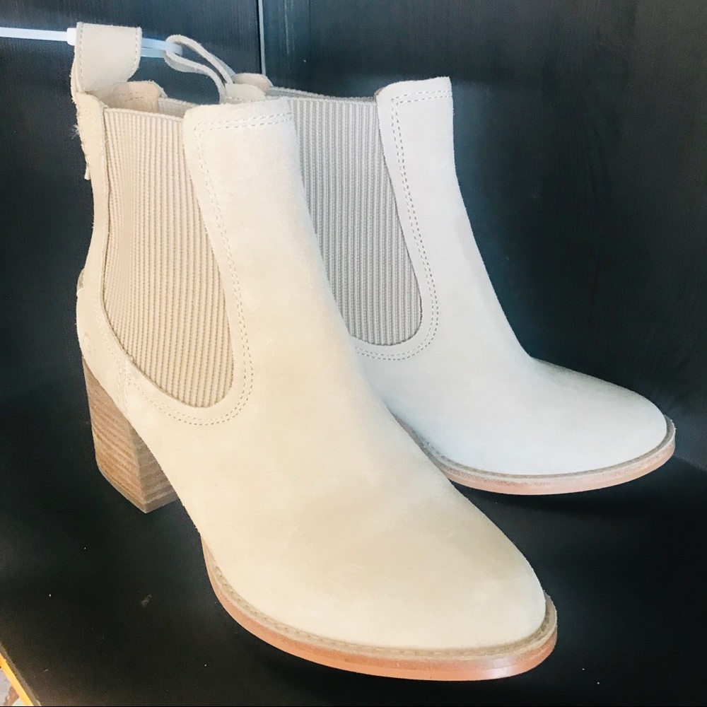 Tan Suede Ugg Boots Size 6 In Euc - image 1